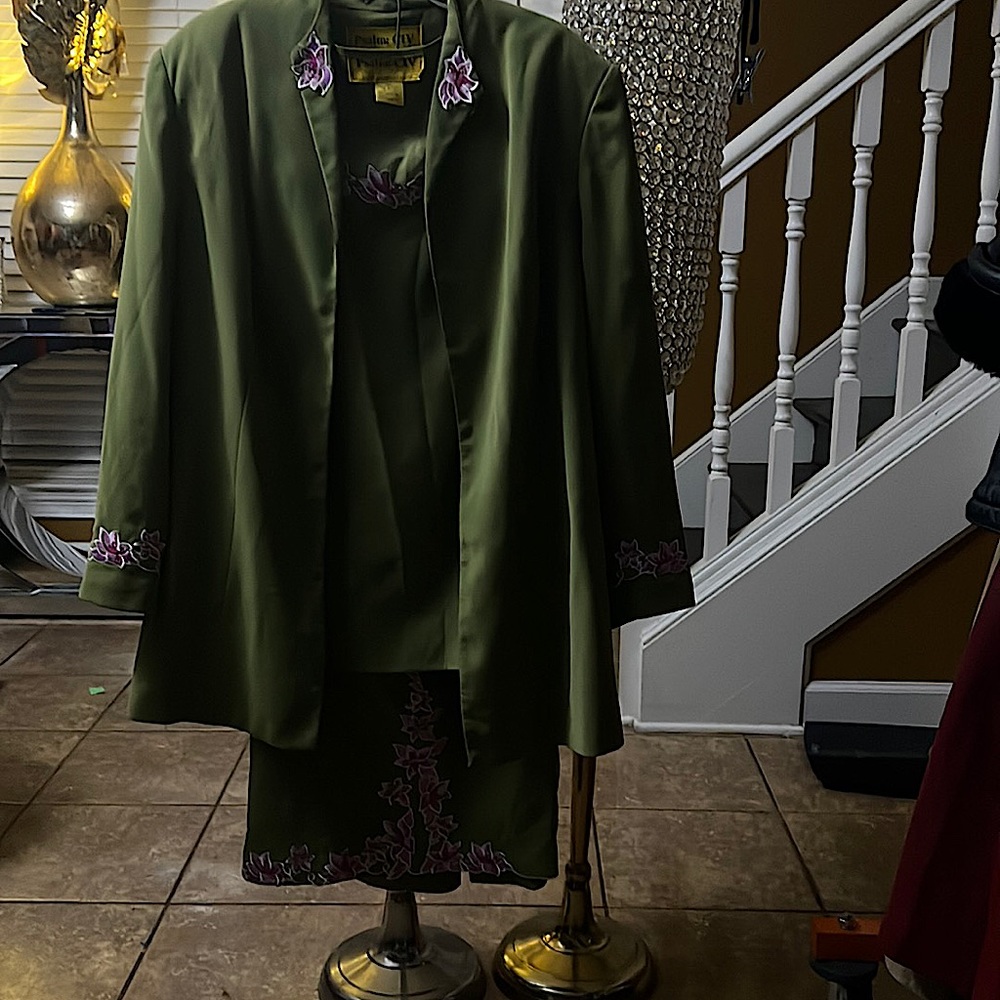 Psalm: CIV three piece suit 18W